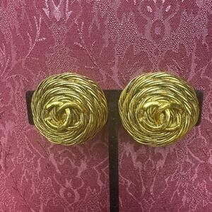 Chanel Vintage CC Woven Button Clip On Earrings 24k Gold Plated 94A Authentic